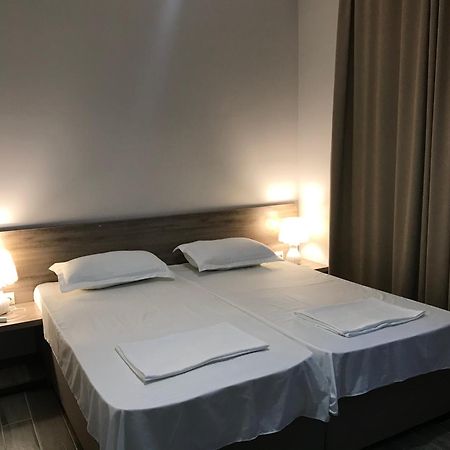 Guest House Nina Kobuleti Bagian luar foto