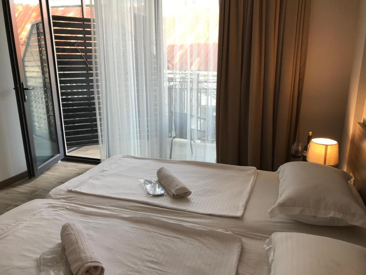 Guest House Nina Kobuleti Bagian luar foto
