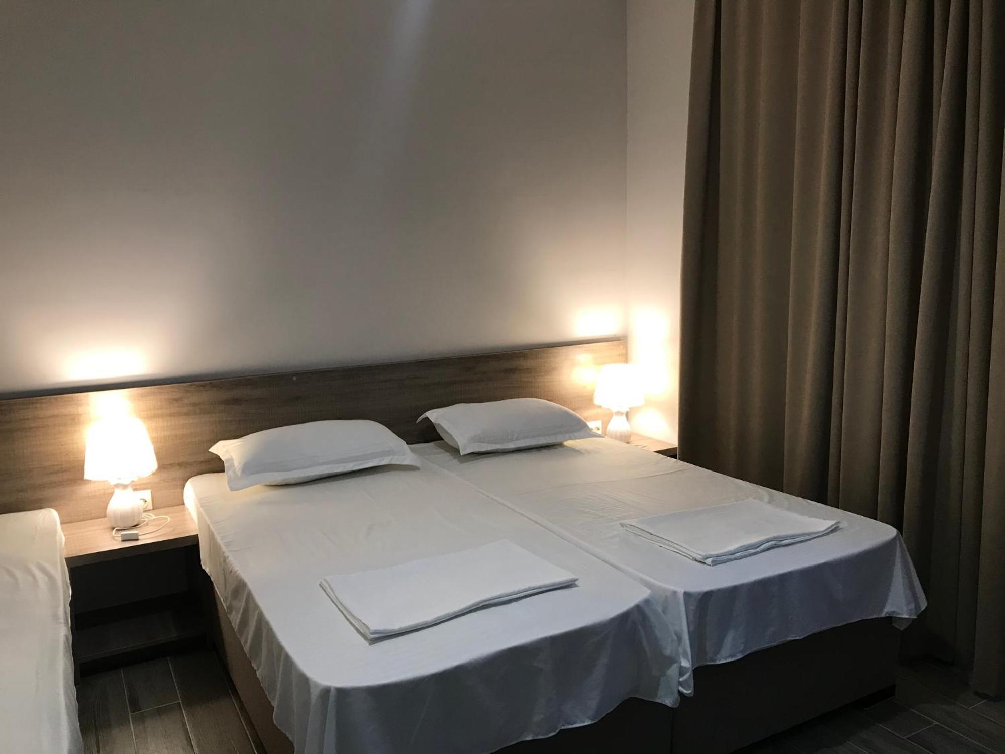 Guest House Nina Kobuleti Bagian luar foto