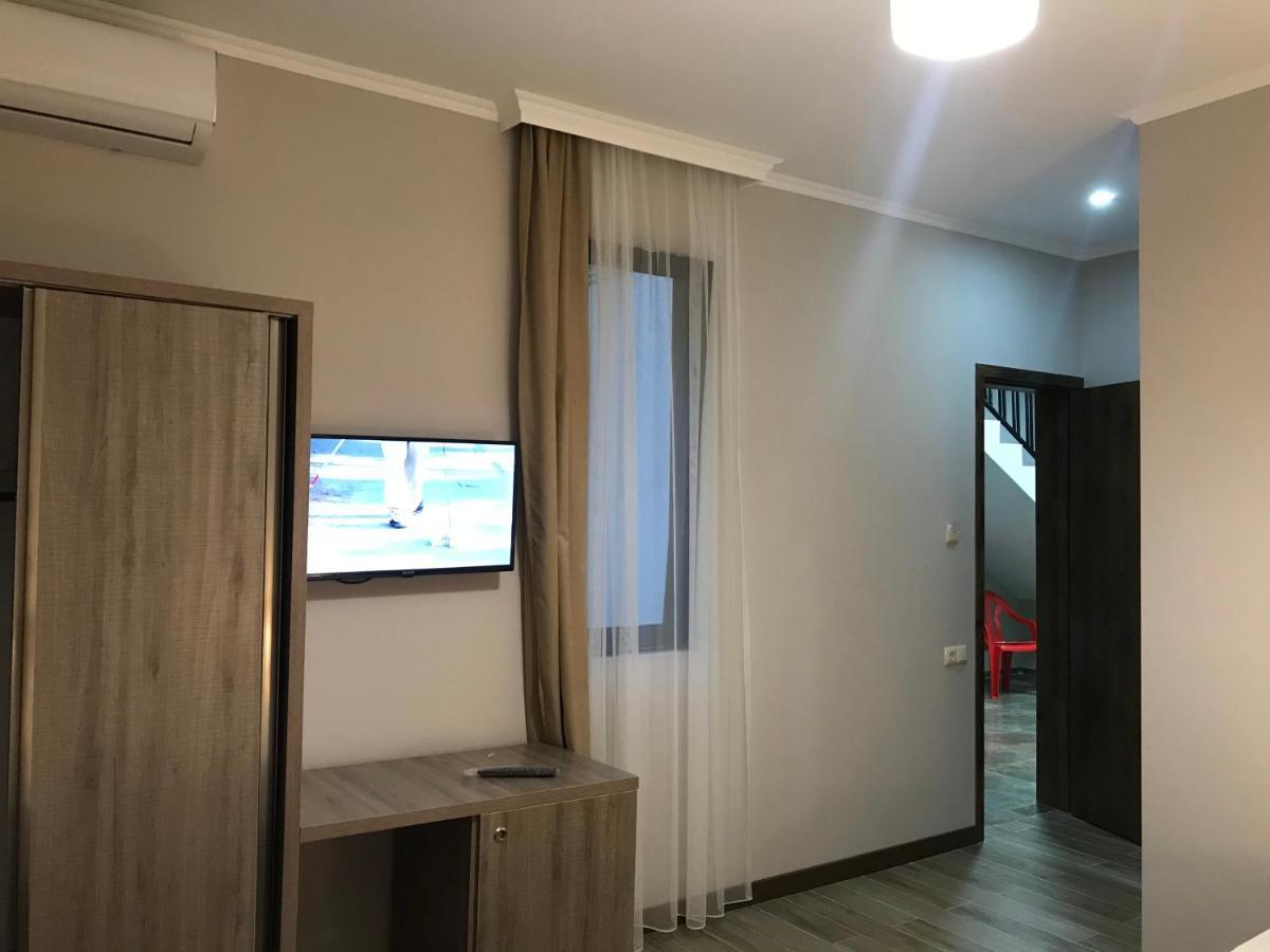 Guest House Nina Kobuleti Bagian luar foto