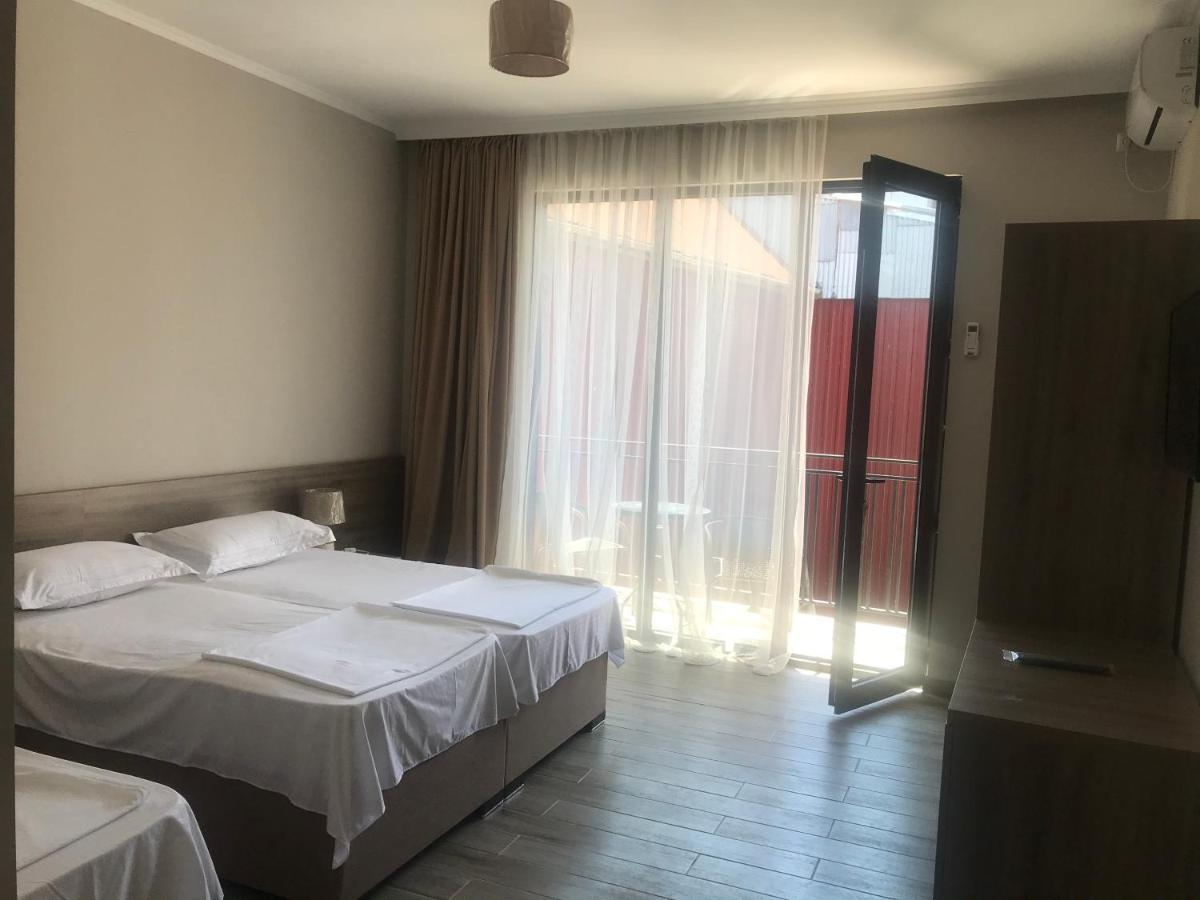 Guest House Nina Kobuleti Bagian luar foto