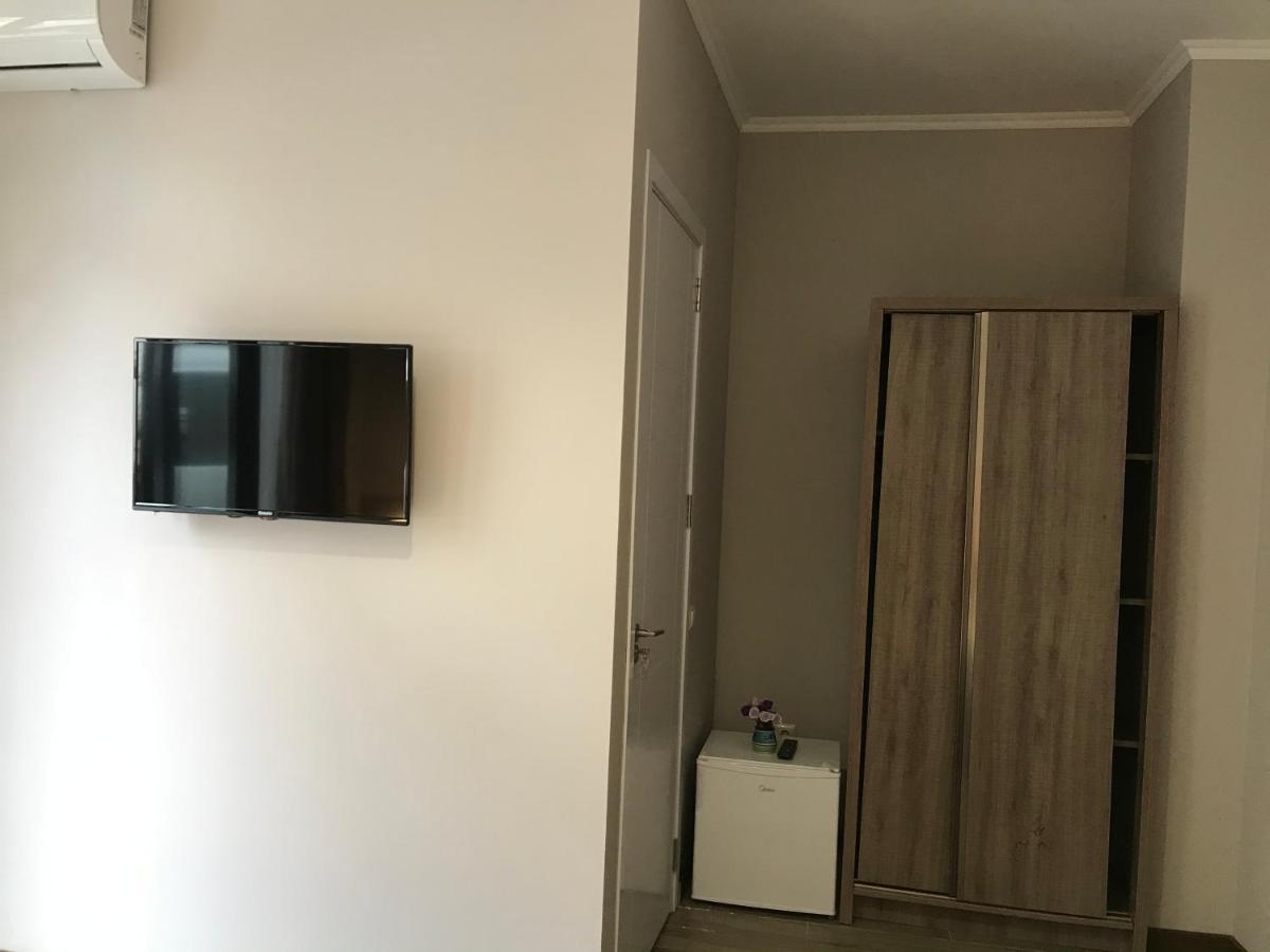 Guest House Nina Kobuleti Bagian luar foto