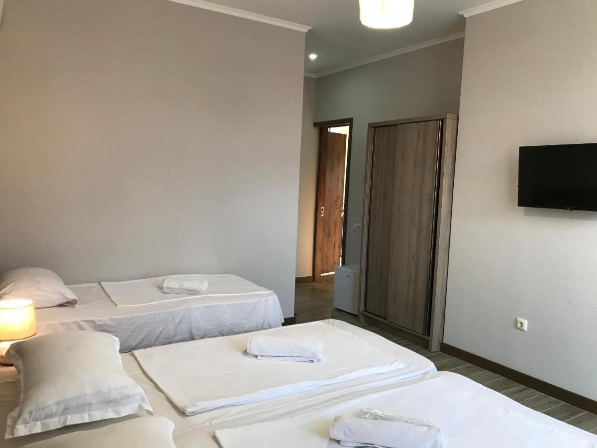 Guest House Nina Kobuleti Bagian luar foto
