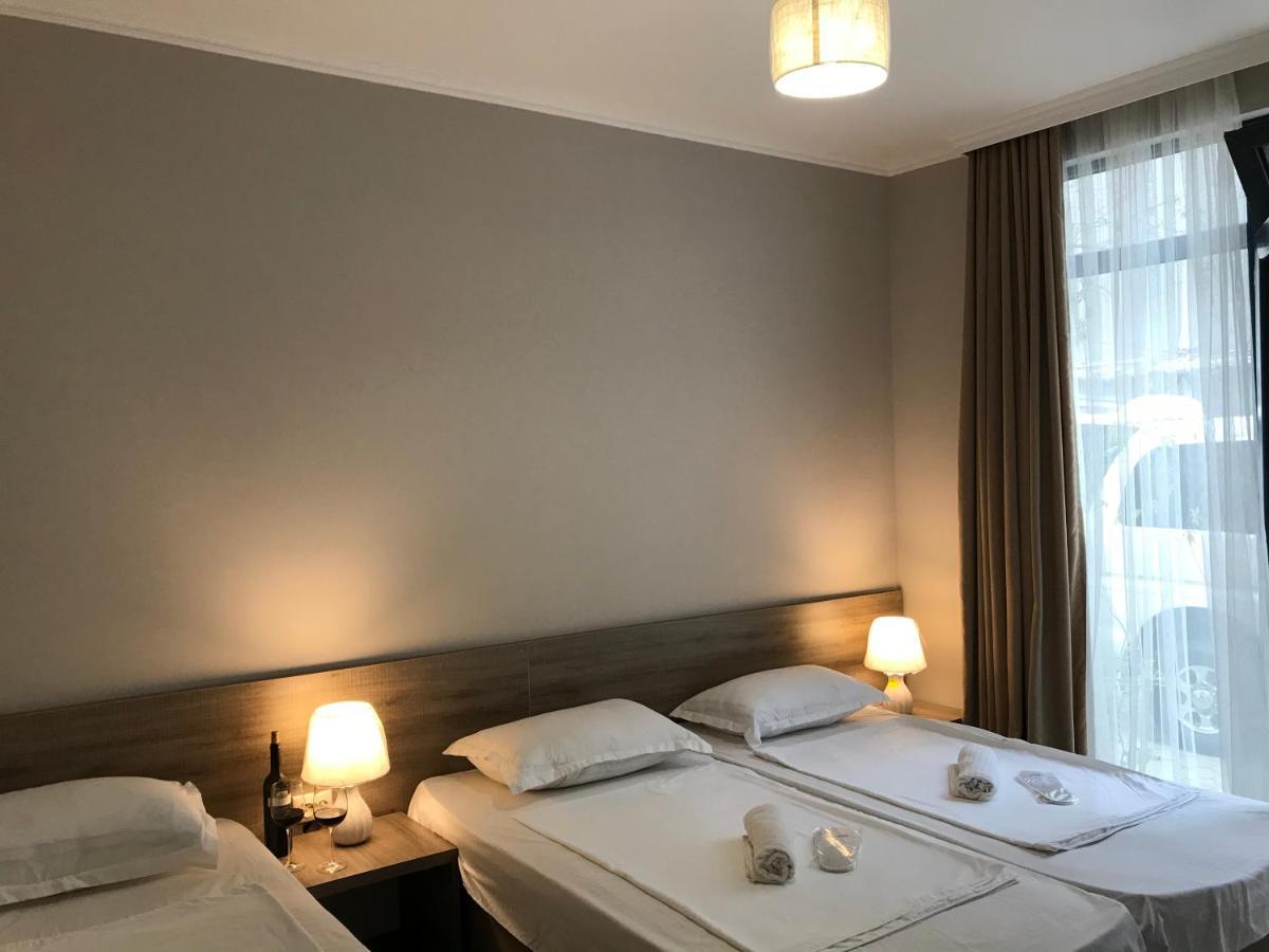Guest House Nina Kobuleti Bagian luar foto