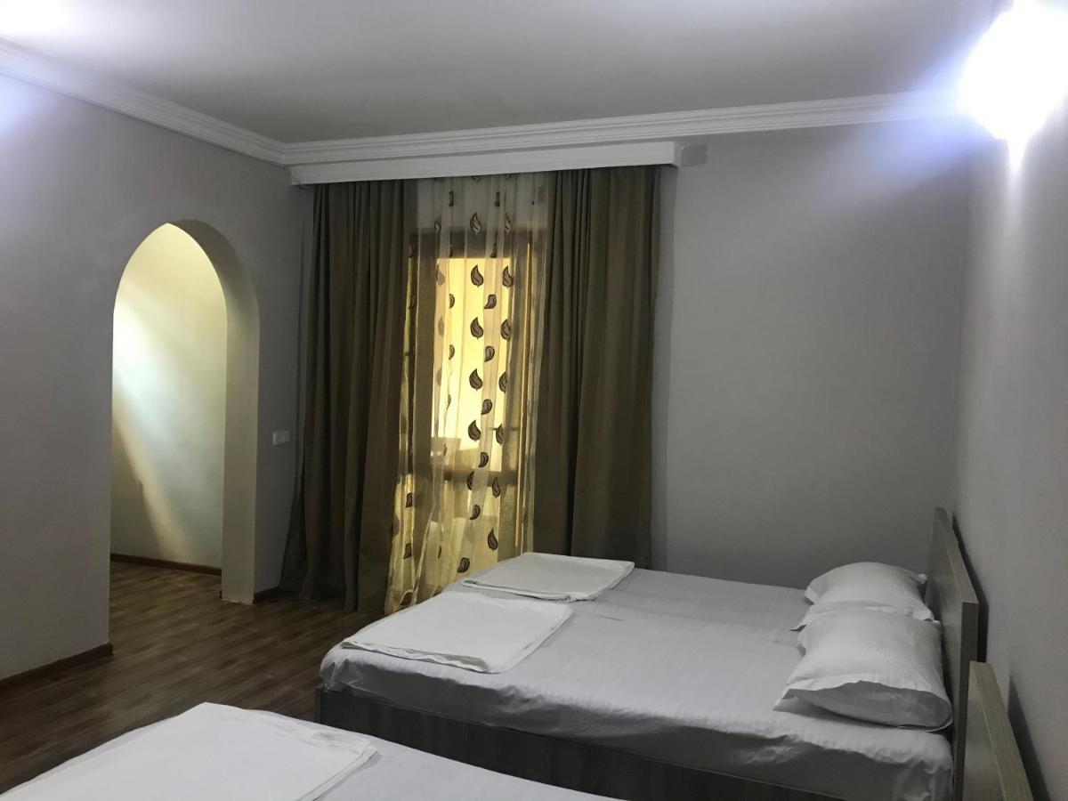 Guest House Nina Kobuleti Bagian luar foto