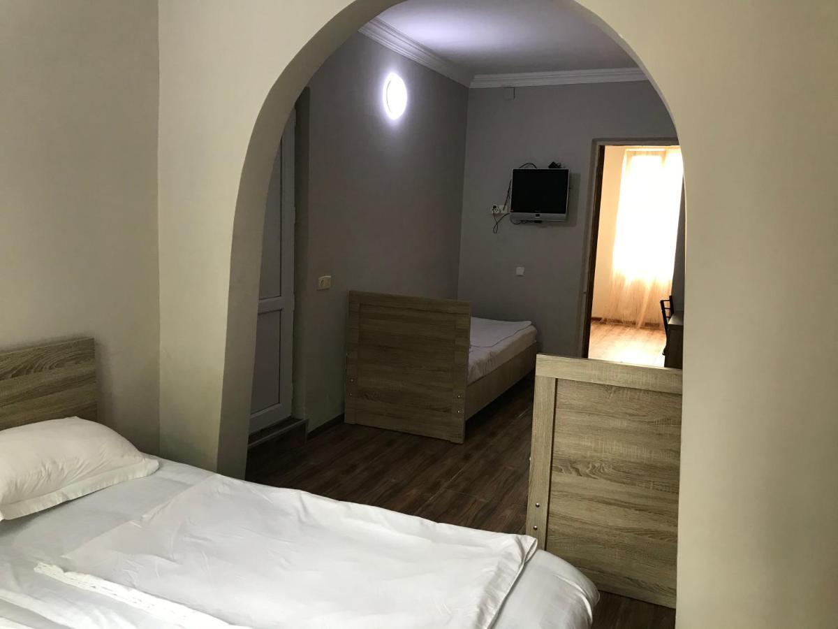 Guest House Nina Kobuleti Bagian luar foto