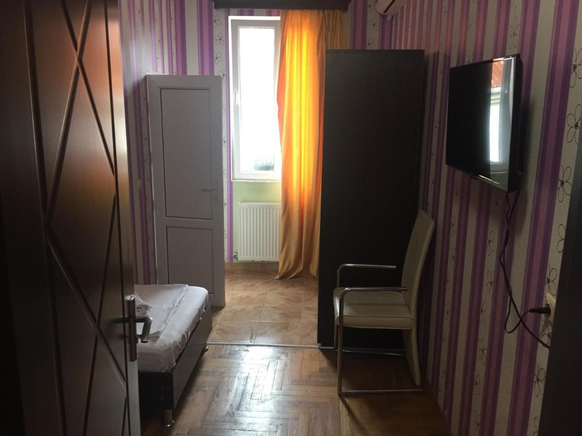Guest House Nina Kobuleti Bagian luar foto