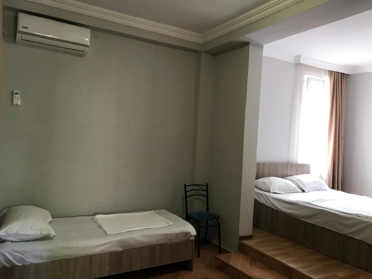 Guest House Nina Kobuleti Bagian luar foto
