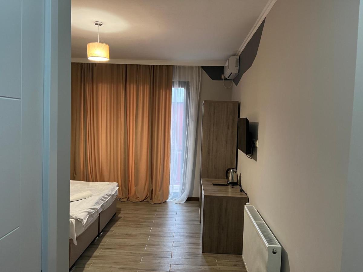 Guest House Nina Kobuleti Bagian luar foto