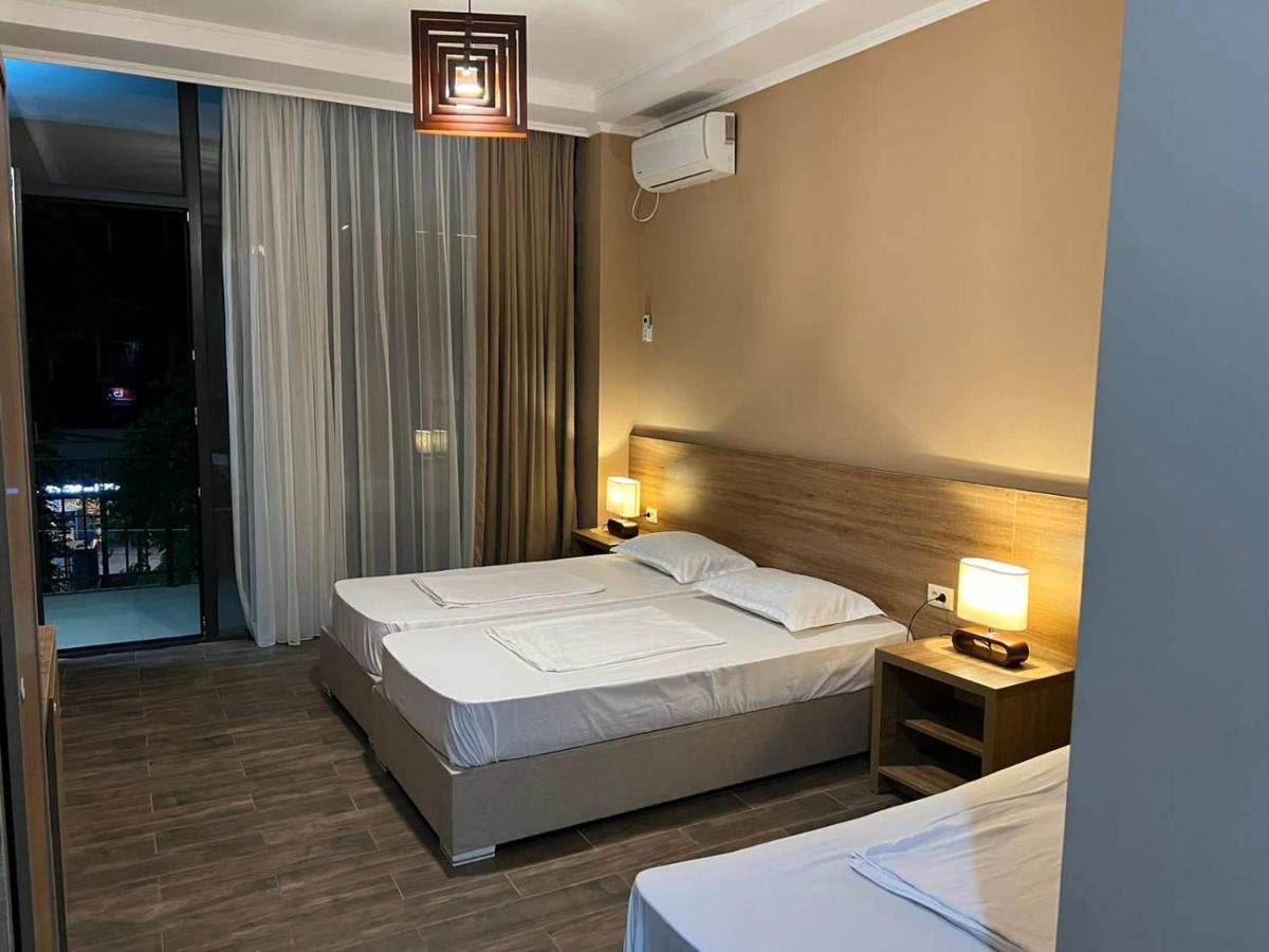 Guest House Nina Kobuleti Bagian luar foto