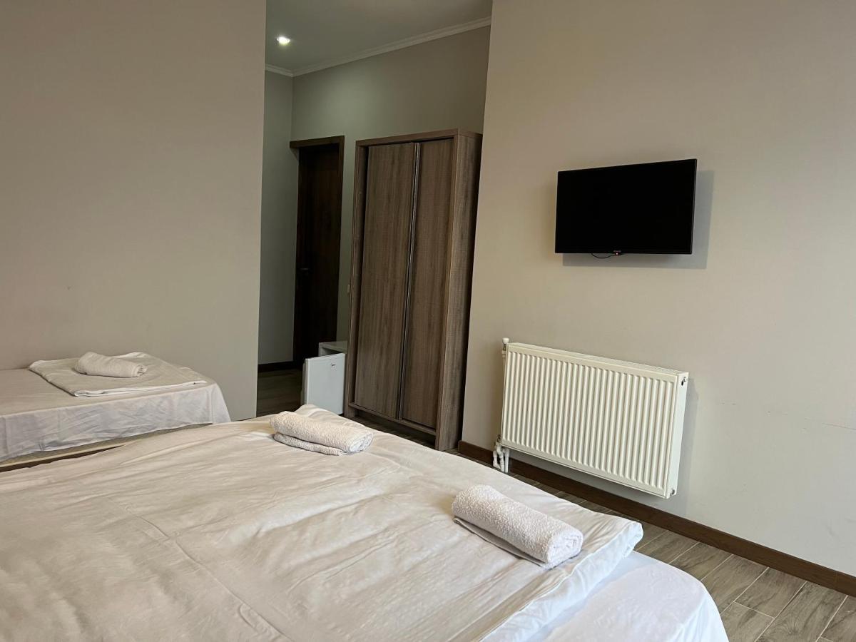 Guest House Nina Kobuleti Bagian luar foto