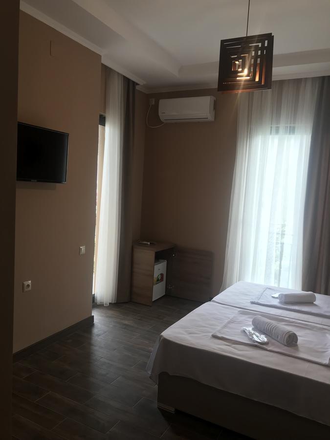 Guest House Nina Kobuleti Bagian luar foto