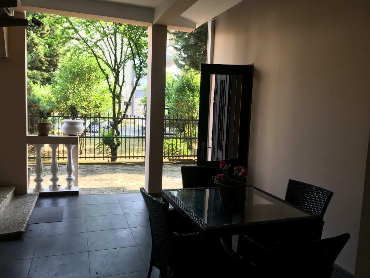 Guest House Nina Kobuleti Bagian luar foto